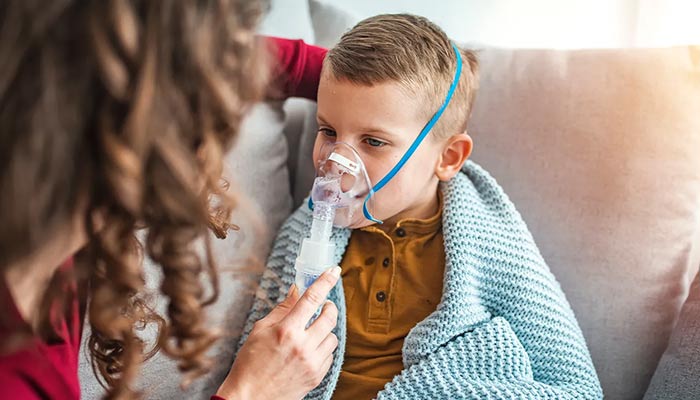 Child with oxygen mask